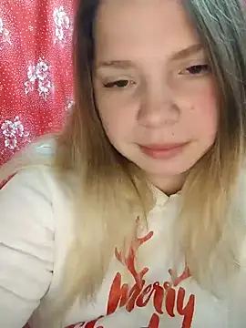 Snapshot of Zuli_Kiska chatting on December 5, 2024, 8:33 pm Zuli Kiska online show from December 5, 2024, 8:33 pm