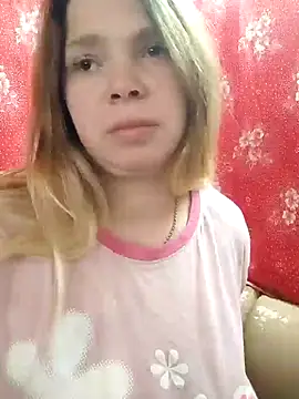 Snapshot of Zuli_Kiska chatting on December 13, 2024, 12:06 pm Zuli Kiska online show from December 13, 2024, 12:06 pm