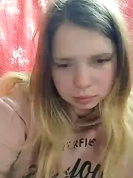 Snapshot of Zuli_Kiska chatting on December 14, 2024, 8:08 pm Zuli Kiska online show from December 14, 2024, 8:08 pm