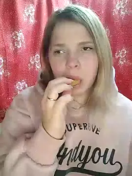 Snapshot of Zuli_Kiska chatting on December 19, 2024, 9:38 pm Zuli Kiska online show from December 19, 2024, 9:38 pm