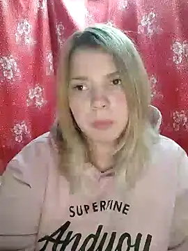 Snapshot of Zuli_Kiska chatting on December 20, 2024, 9:39 pm Zuli Kiska online show from December 20, 2024, 9:39 pm