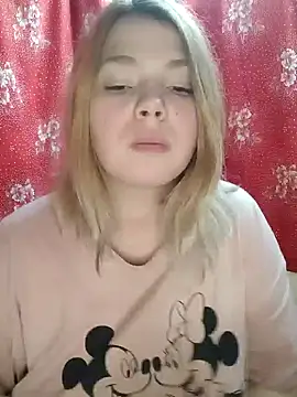 Snapshot of Zuli_Kiska chatting on December 21, 2024, 12:06 pm Zuli Kiska online show from December 21, 2024, 12:06 pm