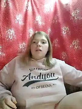 Snapshot of Zuli_Kiska chatting on December 21, 2024, 8:10 pm Zuli Kiska online show from December 21, 2024, 8:10 pm