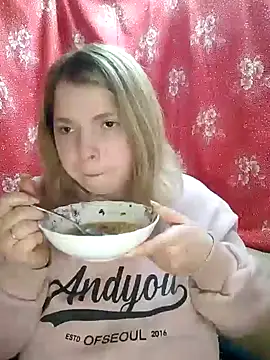 Snapshot of Zuli_Kiska chatting on December 23, 2024, 8:47 pm Zuli Kiska online show from December 23, 2024, 8:47 pm