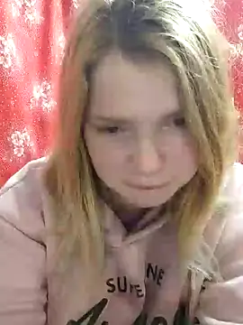 Snapshot of Zuli_Kiska chatting on December 27, 2024, 10:59 pm Zuli Kiska online show from December 27, 2024, 10:59 pm