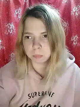 Snapshot of Zuli_Kiska chatting on January 2, 2025, 7:18 pm Zuli Kiska online show from January 2, 2025, 7:18 pm