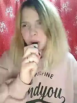 Snapshot of Zuli_Kiska chatting on January 3, 2025, 8:43 pm Zuli Kiska online show from January 3, 2025, 8:43 pm