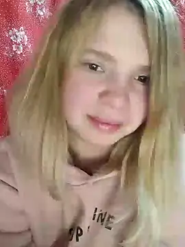 Snapshot of Zuli_Kiska chatting on January 3, 2025, 11:44 pm Zuli Kiska online show from January 3, 2025, 11:44 pm