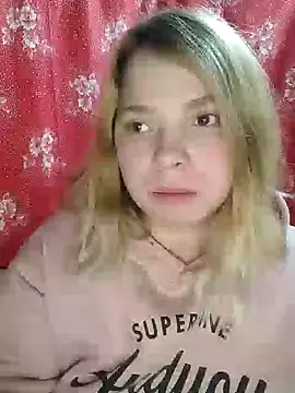 Snapshot of Zuli_Kiska chatting on January 5, 2025, 9:03 pm Zuli Kiska online show from January 5, 2025, 9:03 pm