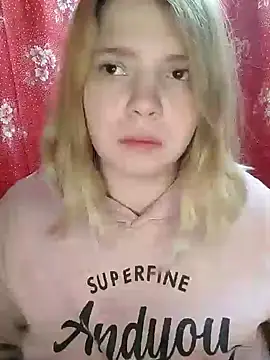 Snapshot of Zuli_Kiska chatting on January 6, 2025, 9:11 pm Zuli Kiska online show from January 6, 2025, 9:11 pm