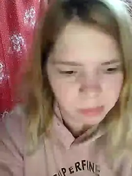 Snapshot of Zuli_Kiska chatting on January 8, 2025, 8:50 pm Zuli Kiska online show from January 8, 2025, 8:50 pm