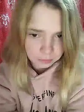 Snapshot of Zuli_Kiska chatting on January 9, 2025, 11:45 pm Zuli Kiska online show from January 9, 2025, 11:45 pm