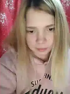 Snapshot of Zuli_Kiska chatting on January 13, 2025, 12:19 am Zuli Kiska online show from January 13, 2025, 12:19 am