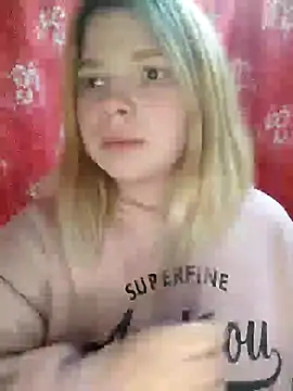 Snapshot of Zuli_Kiska chatting on January 13, 2025, 11:49 pm Zuli Kiska online show from January 13, 2025, 11:49 pm