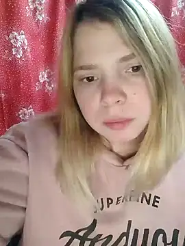 Snapshot of Zuli_Kiska chatting on January 14, 2025, 11:27 pm Zuli Kiska online show from January 14, 2025, 11:27 pm