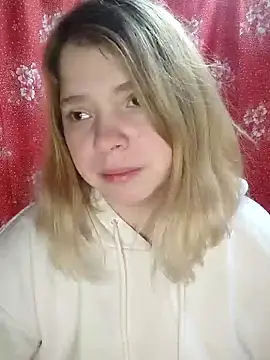 Snapshot of Zuli_Kiska chatting on January 18, 2025, 11:44 pm Zuli Kiska online show from January 18, 2025, 11:44 pm