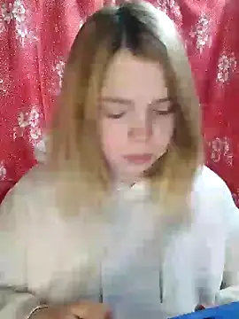 Snapshot of Zuli_Kiska chatting on January 22, 2025, 8:49 pm Zuli Kiska online show from January 22, 2025, 8:49 pm