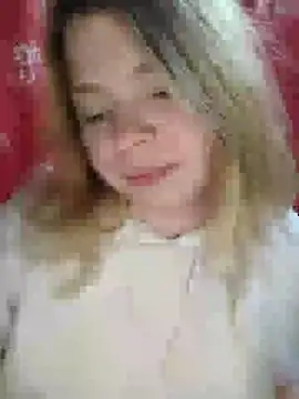 Snapshot of Zuli_Kiska chatting on January 22, 2025, 11:53 pm Zuli Kiska online show from January 22, 2025, 11:53 pm