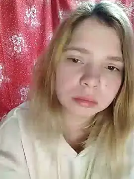 Snapshot of Zuli_Kiska chatting on January 23, 2025, 9:39 pm Zuli Kiska online show from January 23, 2025, 9:39 pm