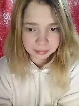 Snapshot of Zuli_Kiska chatting on January 24, 2025, 12:42 am Zuli Kiska online show from January 24, 2025, 12:42 am