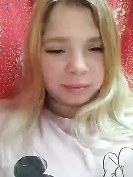 Snapshot of Zuli_Kiska chatting on January 25, 2025, 11:32 pm Zuli Kiska online show from January 25, 2025, 11:32 pm