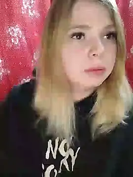 Snapshot of Zuli_Kiska chatting on February 7, 2025, 8:42 pm Zuli Kiska online show from February 7, 2025, 8:42 pm