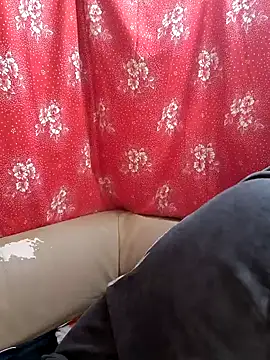 Snapshot of Zuli_Kiska chatting on February 14, 2025, 10:14 pm Zuli Kiska online show from February 14, 2025, 10:14 pm