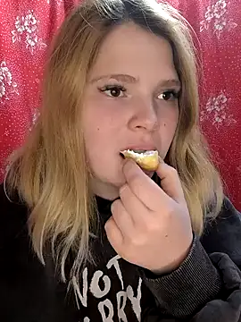 Snapshot of Zuli_Kiska chatting on February 21, 2025, 9:11 pm Zuli Kiska online show from February 21, 2025, 9:11 pm