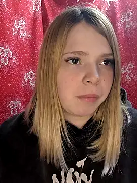 Snapshot of Zuli_Kiska chatting on February 25, 2025, 9:02 pm Zuli Kiska online show from February 25, 2025, 9:02 pm