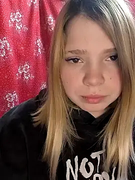 Snapshot of Zuli_Kiska chatting on February 28, 2025, 8:18 pm Zuli Kiska online show from February 28, 2025, 8:18 pm