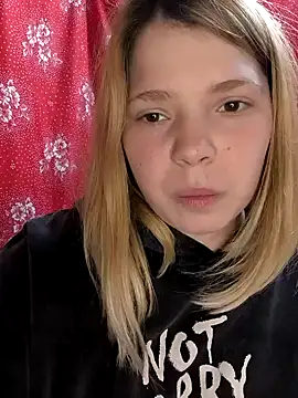 Snapshot of Zuli_Kiska chatting on March 8, 2025, 12:44 am Zuli Kiska online show from March 8, 2025, 12:44 am