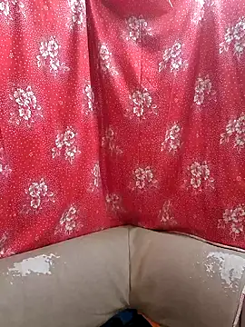 Snapshot of Zuli_Kiska chatting on March 8, 2025, 9:18 pm Zuli Kiska online show from March 8, 2025, 9:18 pm