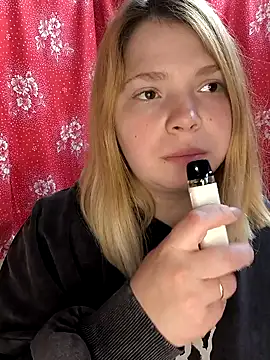 Snapshot of Zuli_Kiska chatting on March 9, 2025, 12:21 am Zuli Kiska online show from March 9, 2025, 12:21 am