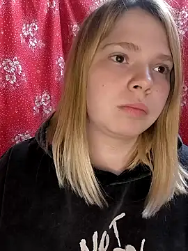 Snapshot of Zuli_Kiska chatting on March 12, 2025, 12:31 am Zuli Kiska online show from March 12, 2025, 12:31 am