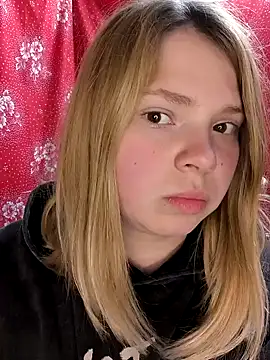 Snapshot of Zuli_Kiska chatting on March 12, 2025, 8:20 pm Zuli Kiska online show from March 12, 2025, 8:20 pm