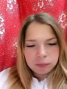 Snapshot of Zuli_Kiska chatting on September 9, 2025, 11:10 am Zuli Kiska online show from September 9, 2025, 11:10 am