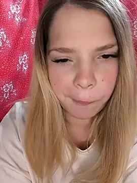 Snapshot of Zuli_Kiska chatting on September 11, 2025, 11:21 am Zuli Kiska online show from September 11, 2025, 11:21 am