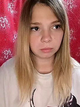 Snapshot of Zuli_Kiska chatting on September 12, 2025, 12:05 pm Zuli Kiska online show from September 12, 2025, 12:05 pm