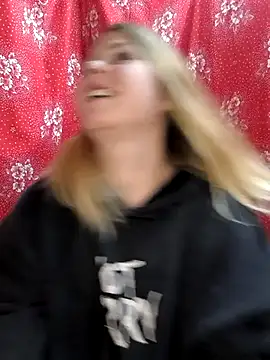 Snapshot of Zuli_Kiska chatting on September 15, 2025, 10:48 am Zuli Kiska online show from September 15, 2025, 10:48 am