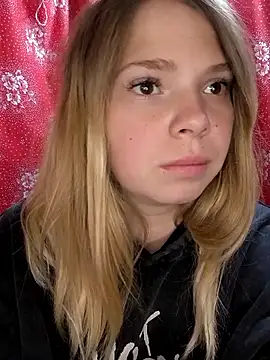 Snapshot of Zuli_Kiska chatting on September 17, 2025, 11:45 am Zuli Kiska online show from September 17, 2025, 11:45 am