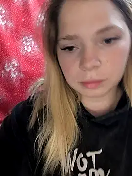 Snapshot of Zuli_Kiska chatting on September 25, 2025, 11:14 am Zuli Kiska online show from September 25, 2025, 11:14 am