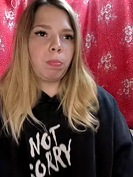 Snapshot of Zuli_Kiska chatting on September 27, 2025, 11:48 am Zuli Kiska online show from September 27, 2025, 11:48 am