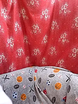 Snapshot of Zuli_Kiska chatting on October 4, 2025, 8:18 pm Zuli Kiska online show from October 4, 2025, 8:18 pm