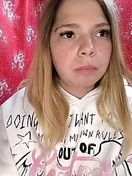 Snapshot of Zuli_Kiska chatting on October 5, 2025, 11:41 am Zuli Kiska online show from October 5, 2025, 11:41 am