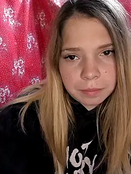 Snapshot of Zuli_Kiska chatting on October 19, 2025, 11:11 am Zuli Kiska online show from October 19, 2025, 11:11 am