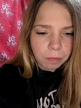 Snapshot of Zuli_Kiska chatting on October 22, 2025, 8:08 pm Zuli Kiska online show from October 22, 2025, 8:08 pm