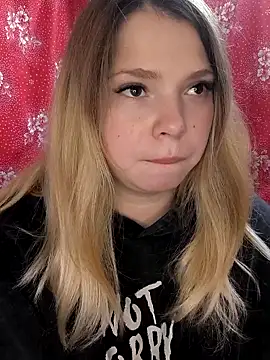 Snapshot of Zuli_Kiska chatting on October 24, 2025, 11:17 am Zuli Kiska online show from October 24, 2025, 11:17 am