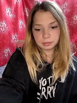 Snapshot of Zuli_Kiska chatting on November 3, 2025, 8:54 pm Zuli Kiska online show from November 3, 2025, 8:54 pm