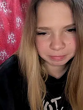 Snapshot of Zuli_Kiska chatting on November 7, 2025, 7:41 am Zuli Kiska online show from November 7, 2025, 7:41 am