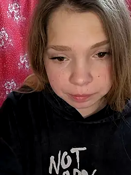 Snapshot of Zuli_Kiska chatting on November 22, 2025, 8:52 pm Zuli Kiska online show from November 22, 2025, 8:52 pm